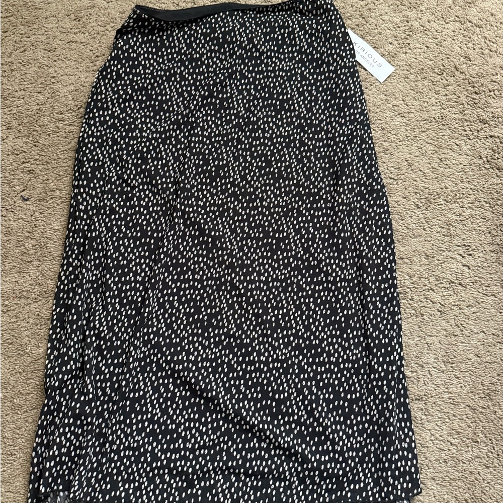 Chic Black and White Midi Skirt
